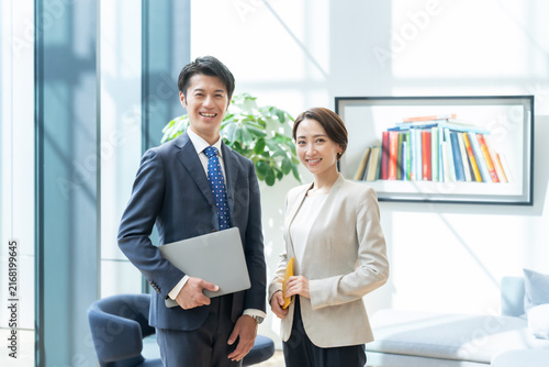 ビジネス　男性　女性