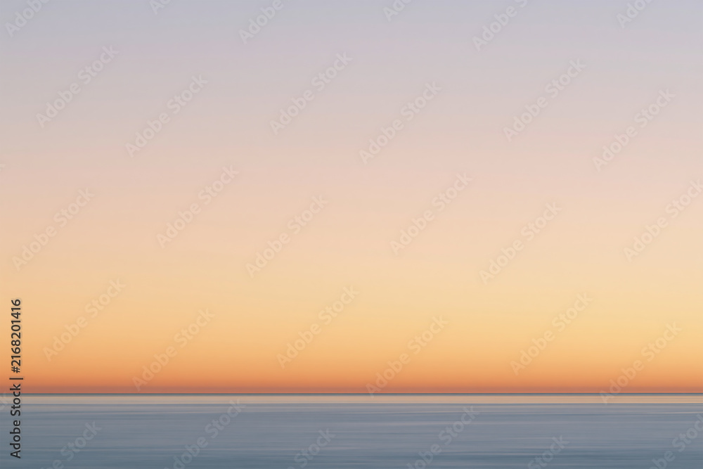 Obraz premium Minimal Horizon Over Calm Sea Water at Sunset Golden Hour