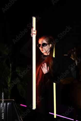 Cuadro en lienzo Shadowy figure sporting vibrant lights and noir nightclub ambiance