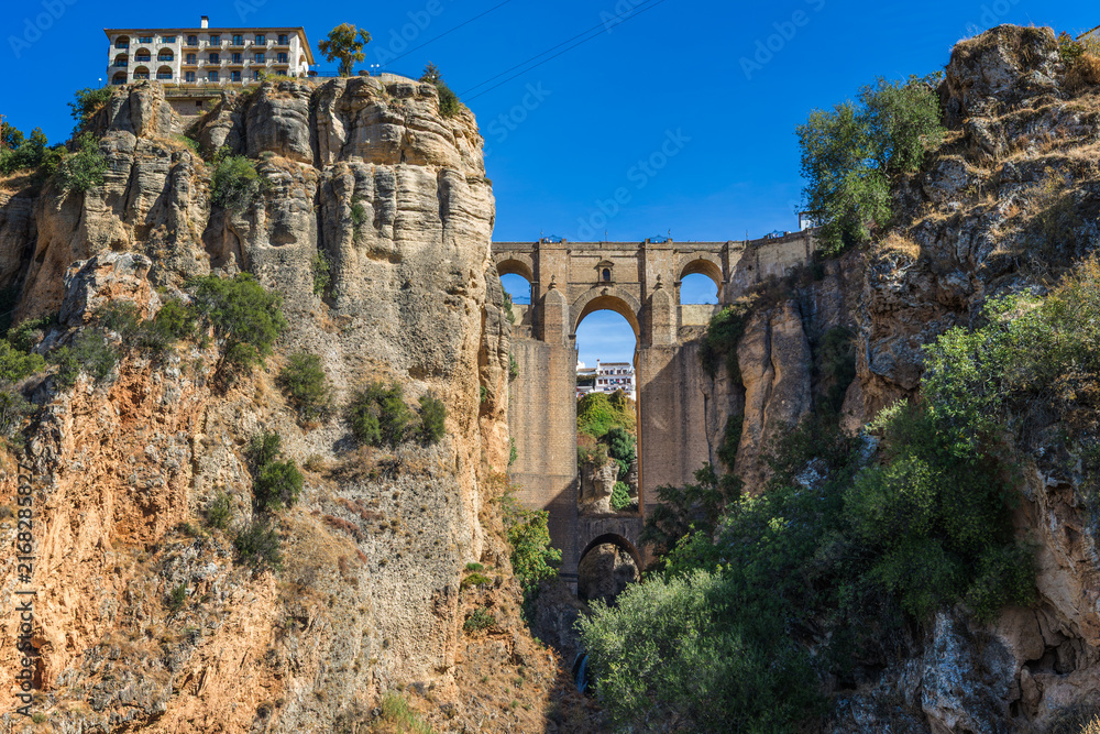 Obraz premium The Puente Nuevo (New Bridge) in El Tajo gorge in Ronda, Spain