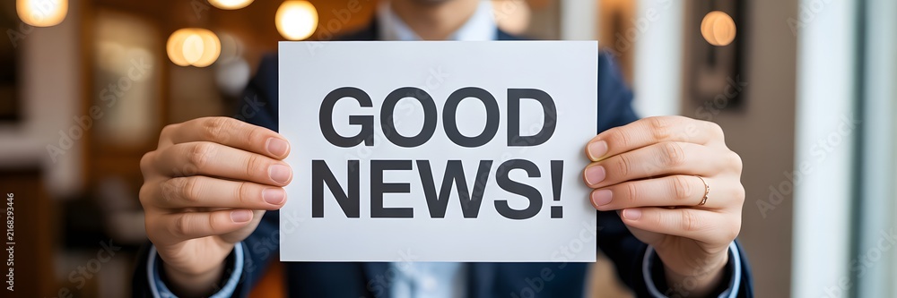 Fototapeta premium Businessman presenting a white sign with a clear message of good news to share exciting developments
