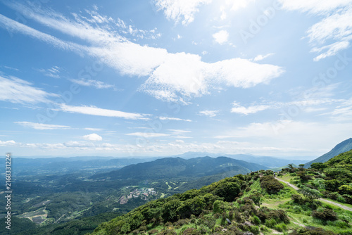 Fotografía Panoramic aerial view of Beppu city and Beppu bay under blue sky with clouds fro