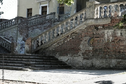 Obraz na płótnie Grand exterior stone staircase and balustrade of a historic building