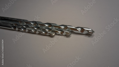 Foto Several masonry drill bits featuring carbide tips