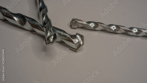 Plakat w ramie Several masonry drill bits featuring carbide tips