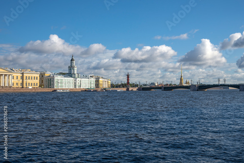 Foto A summer sunny morning on the Neva