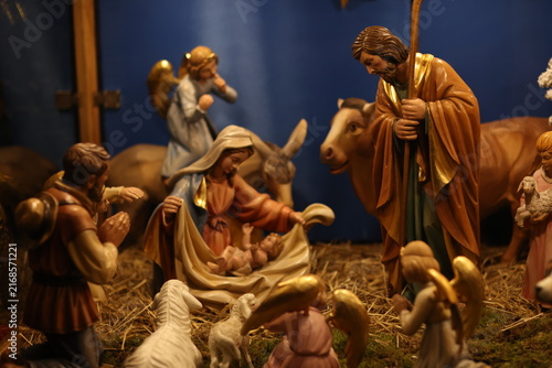Cuadro en lienzo Traditional nativity scene depicting the birth of Jesus in Bethlehem