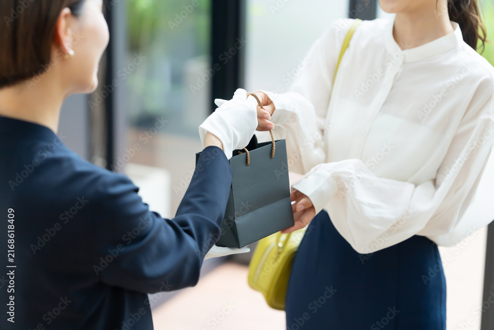 Naklejka premium ショッピング 女性