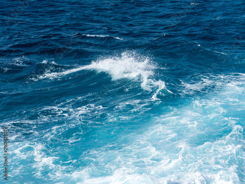 Картината върху платно White foam pattern on deep blue ocean water