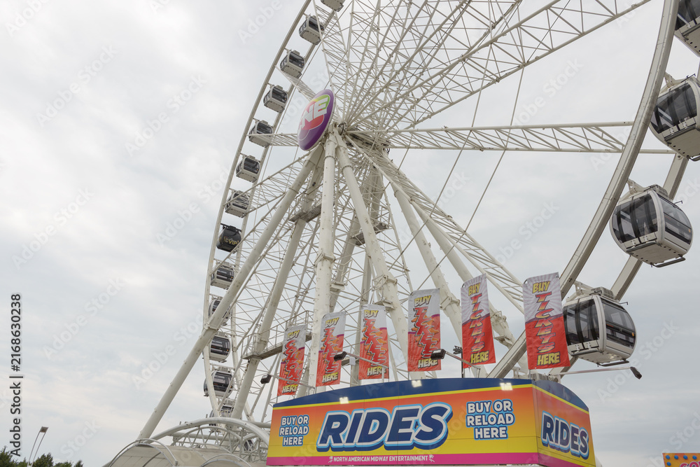 Obraz premium rides ticket booth and CNE Superwheel or traveling Ferris wheel, midway, Exhibition Place, Toronto (22 August 2026)