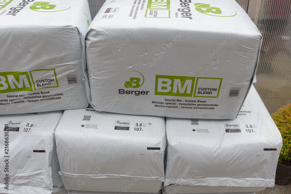 Obraz premium bales of Berger growing medium outdoors in Toronto