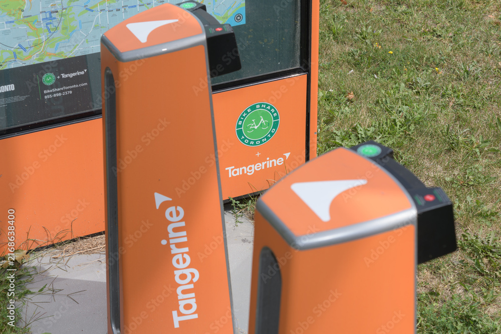 Naklejka premium Bike Share Toronto dock with poster and docking point featuring Tangerine Financial logo