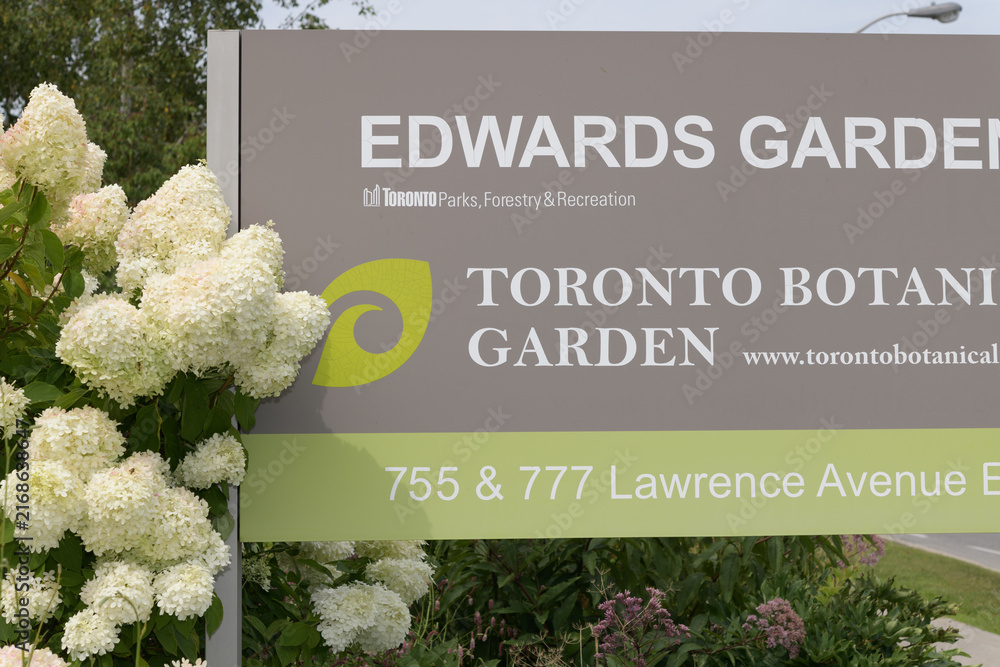 Naklejka premium sign at entrance to Edwards Gardens / Toronto Botanical Garden at 755 & 777 Lawrence Av E
