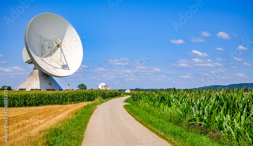 Radio telescope of a satellite earth station