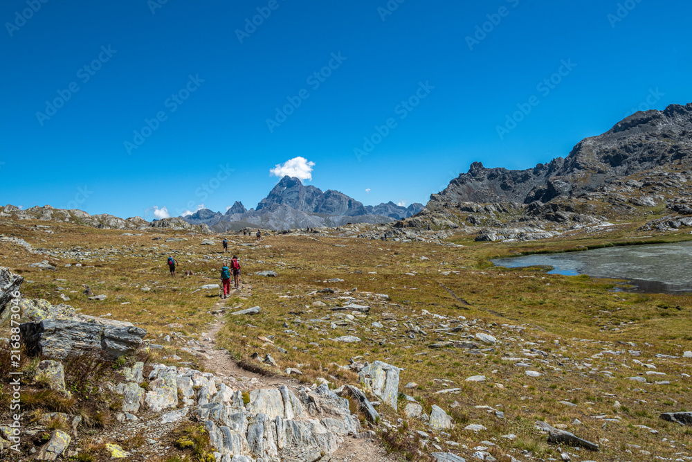 Naklejka premium Ai piedi del Monviso i laghi di Chianale e i laghi dell’altipiano del Longet