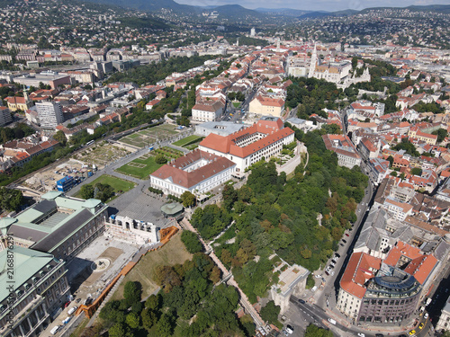 Картината върху платно Aerial View of Buda Castle, Fisherman's Bastion, and Matthias Church in Budapest