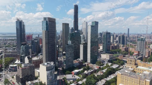 alt flying counter clockwise around downtown Brooklyn skyline