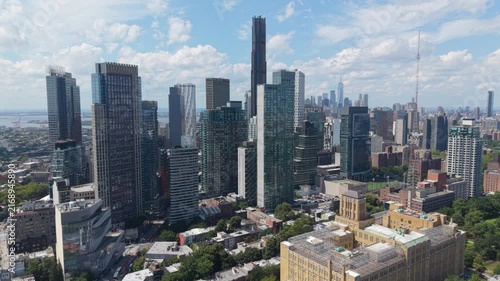 alt flying clockwise around downtown Brooklyn skyline