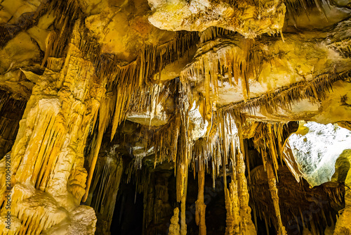Foto Intricate stalactites and stalagmites inside Lehman Caves