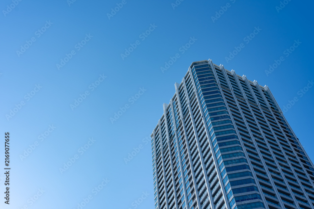 Fototapeta premium タワーマンション 青空