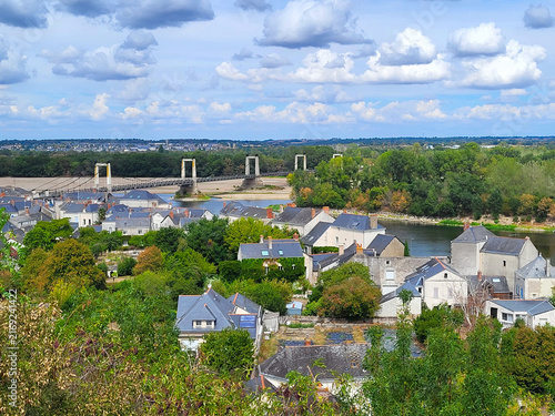 Pont enjambant la Loire à MontJean-sur-Loire (Mauges-sur-Loire) et, à l'horizon, Champtocé-sur Loire. Maine et Loire, Pays de la Loire, France.