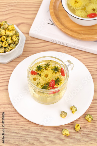 Fotografie Traditional Chinese Chrysanthemum Tea with Dried Herbs and Goji Berries on Woode
