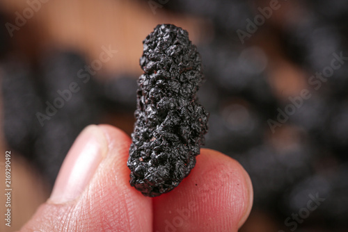 Konstfotografi Dried Black Mulberry from Xinjiang China Closeup - Natural Superfood Fruit Tea I