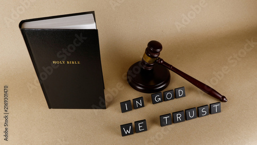 Konstfotografi Holy Bible standing next to a judge's gavel with letters spelling IN GOD WE TRUS