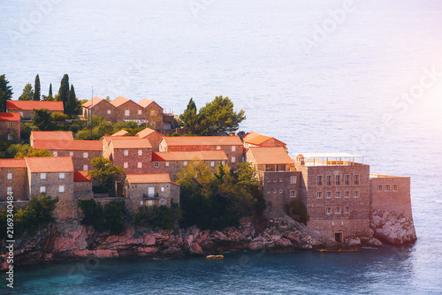 Quadro su tela Historic resort island connected by isthmus