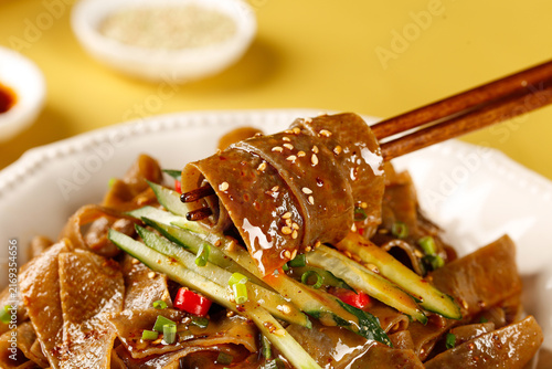 Quadro su tela Shaanxi Touzan Buckwheat Noodles with Vegetables and Sesame Seeds - Traditional