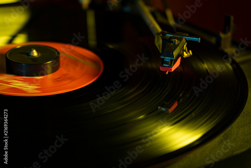 Foto Turntable with vinyl record 3
