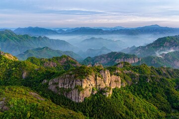 Keuken achterwand Kamperen Green mountains covered in vegetation with sea of clouds and mist  © tangfangxiao