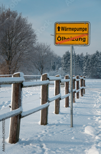 Wärmepumpe vs. Ölheizung - Symbolik 