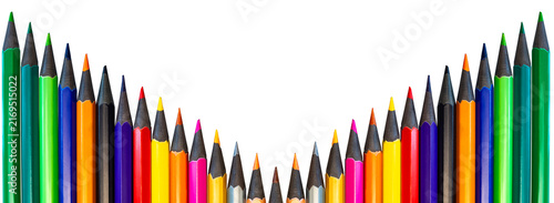 Foto Colorful pencils arranged in a pattern with sharp tips on white background for a