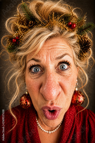 Skeptischer Blick zur Weihnachtszeit