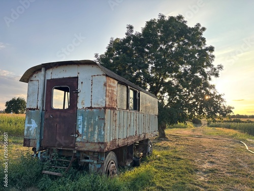 Canvastavla An old abandoned farm settlement in the countryside, once used as accommodation for agricultural workers who cultivated the surrounding land