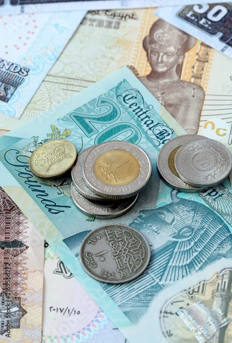 Bild auf Leinwand Egyptian pound money banknotes and coins on table