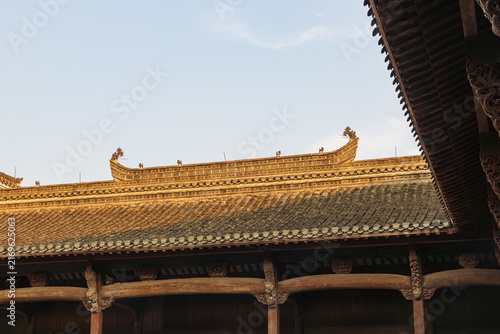 Ancient ancestral hall in Jiangnan, featuring ridge ornaments (chiwen) and black-tiled roofs.