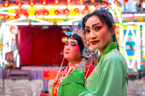 Konstfotografi Two female Chinese opera performers dressed in traditional elaborate costumes an