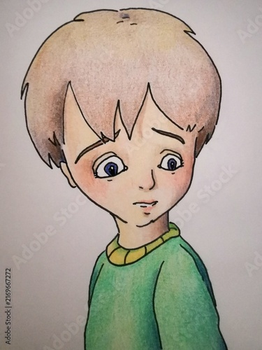 Image d'un jeune garçon habillé d'un pull vert qui arbore une expression étonné et qui regarde en direction du sol. 