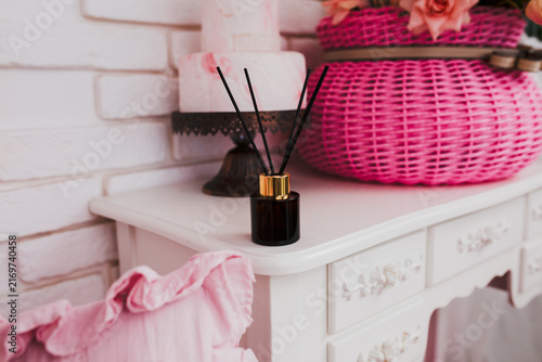 Cuadro en lienzo A diffuser is a means to eliminate unpleasant odors in the living room or office