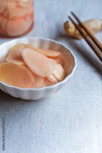 Obraz na płótnie Close up of pink pickled ginger slices in a small white bowl
