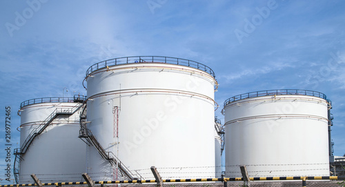 Bild auf Leinwand Crude Oil Industry, White Storage Fuel Gas Container Tanks in Petroleum Refinery