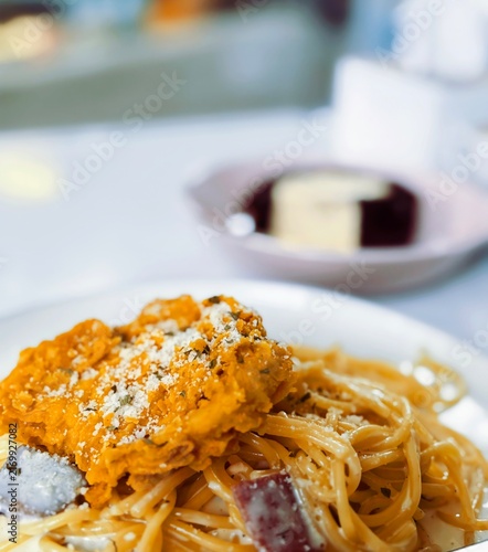 Cuadro en lienzo Creamy Crispy Chicken Pasta – A Perfect Blend of Crunch and Creaminess