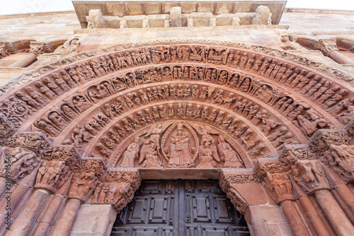 Fotografía Details of the Romanesque facade of the church of Santo Domingo in Soria, Castil