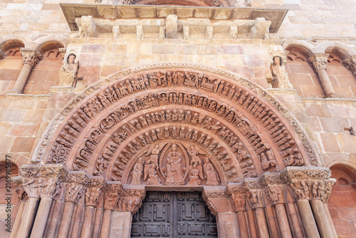 Canvas Print Details of the Romanesque facade of the church of Santo Domingo in Soria, Castil