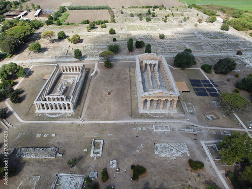Vista aerea dei templi della Magna Grecia di Hera e Nettuno a Paestum
