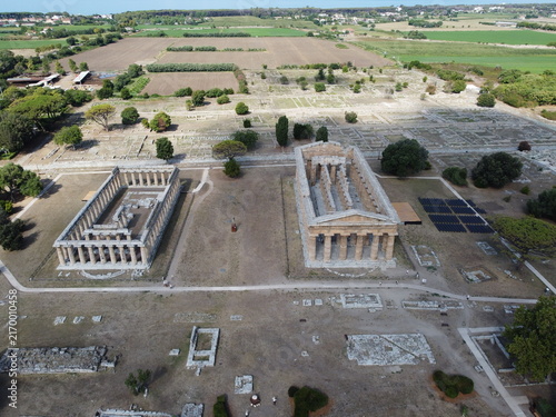 Vista aerea dei templi della Magna Grecia di Hera e Nettuno a Paestum