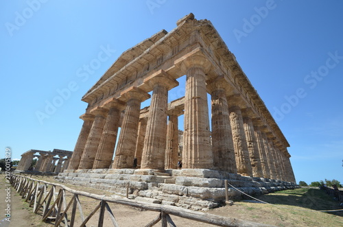 Il tempio della Magna Grecia di Nettuno a Paestum in Campania