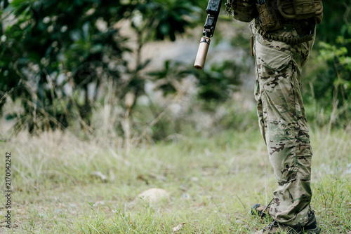 Bild auf Leinwand Outdoor soldiers jungle soldiers soldiers duty alert focused determined camoufla